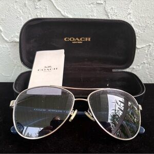 COACH Woman’s Polarized Horse&Carriage Aviator Sunglasses (HC7077 L1015)